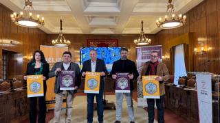 El presidente de la Diputación de Zamora, Javier Faúndez; el secretario técnico de la asociación Unión de Profesional de Apicultores de Zamora Apis Durii, Paco Alonso; y el director de comunicación de Caja Rural de Zamora, Narciso Prieto, en la presentación de Meliza