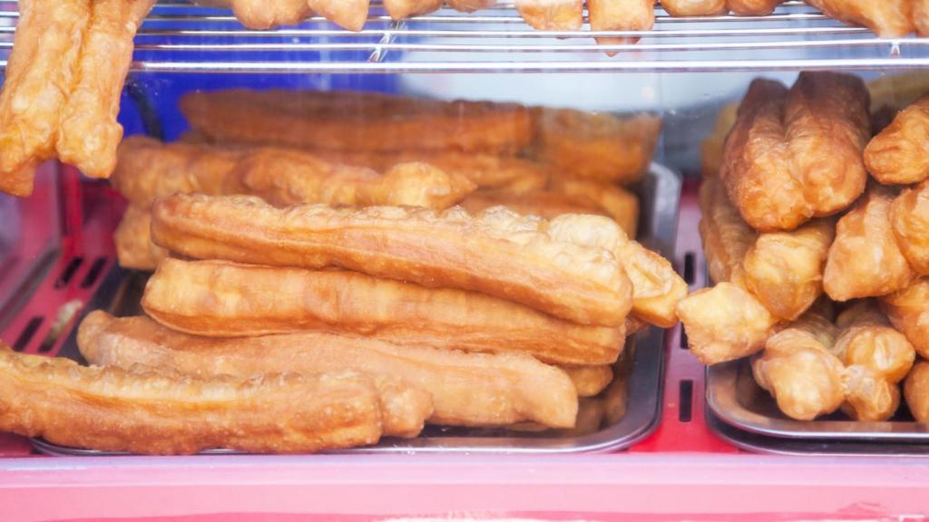 Porras chinas en una vitrina.