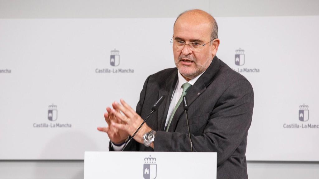 El vicepresidente primero de Castilla-La Mancha, José Luis Martínez Guijarro, este martes en rueda de prensa.