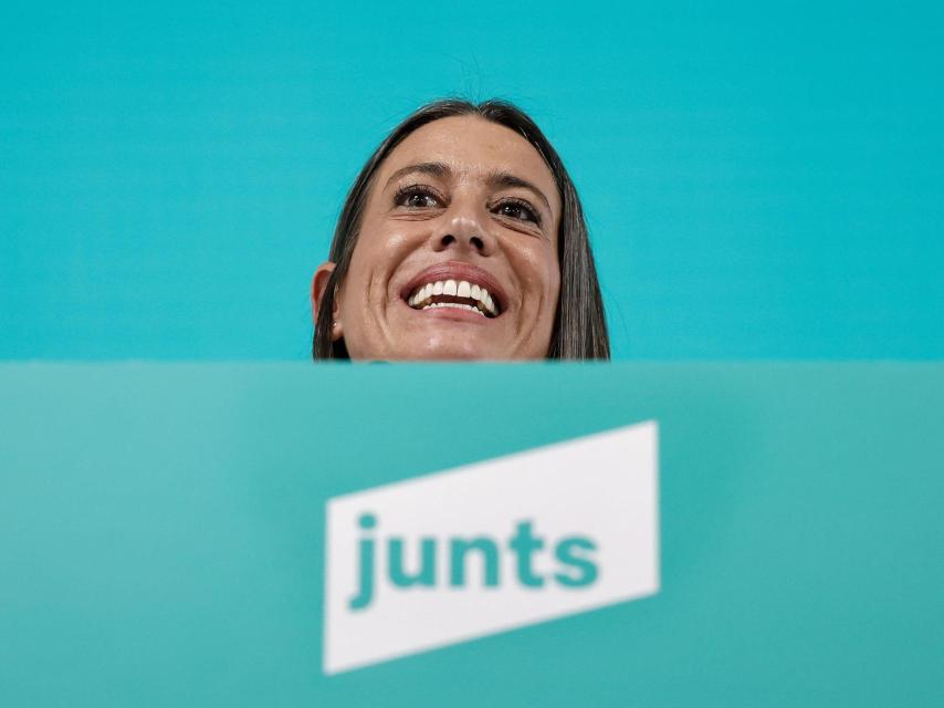 La portavoz parlamentaria de Junts, Míriam Nogueras, celebra un acuerdo de su partido con el Gobierno de Sánchez.