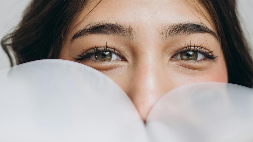 Micropigmentación vs microblanding: las técnicas virales para conseguir unas cejas pobladas