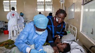 Un niño, atendido con una herida de bala en la ciudad de Sake, cerca de Goma.