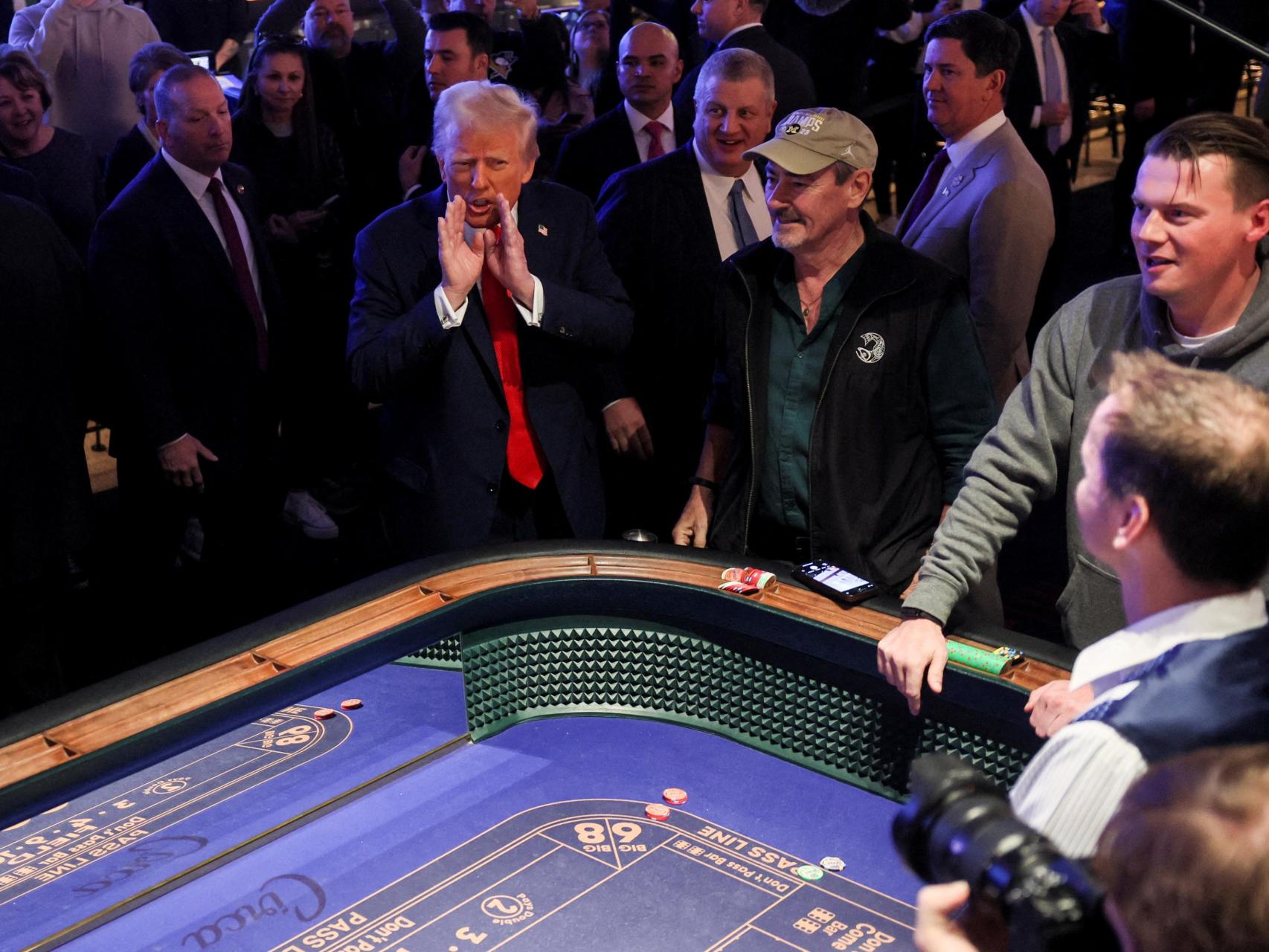 Donald Trump, en Las Vegas, apoyando un negocio local.