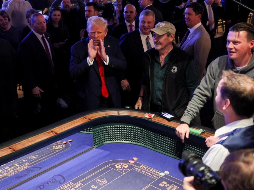 Donald Trump, en Las Vegas, apoyando un negocio local.