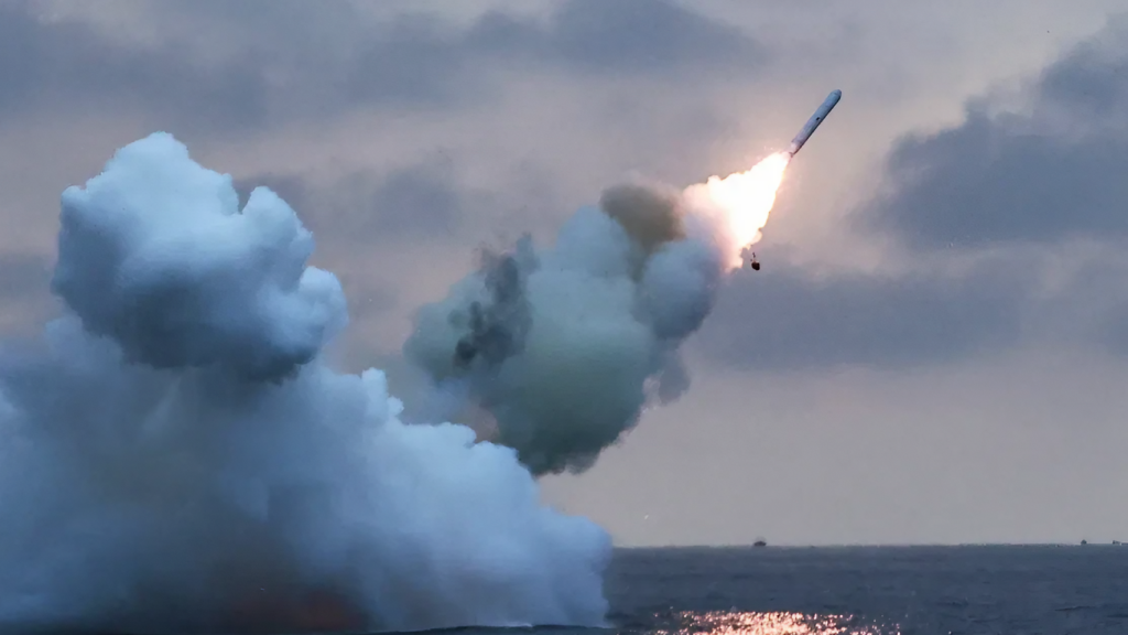 Lanzamiento de un misil de crucero por parte de Corea del Norte