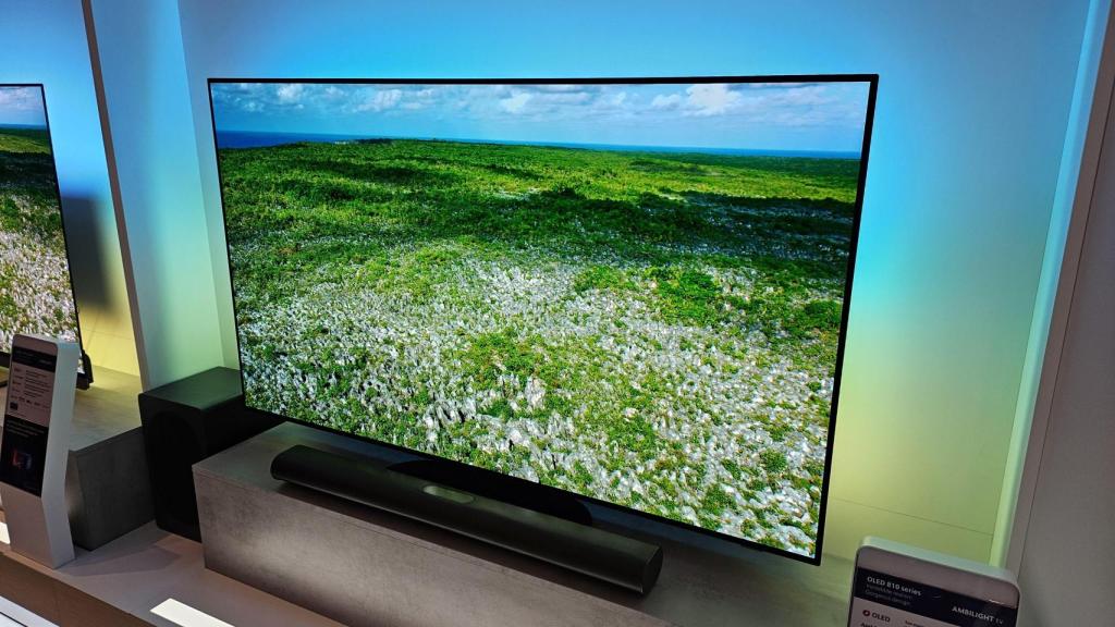 OLED 810 y barra de sonido B8200