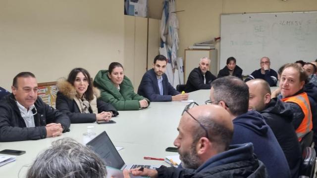 Reunión entre Lorenzana, comité de empresa y alcaldes de A Mariña