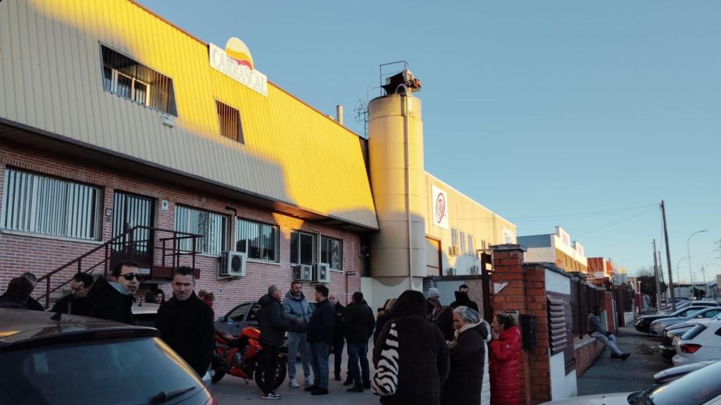 Los trabajadores de KTC en la fábrica de Valladolid