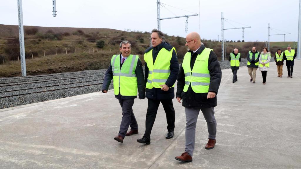 El consejero de Movilidad y el alcalde visitan las obras del Puerto Seco de Salamanca