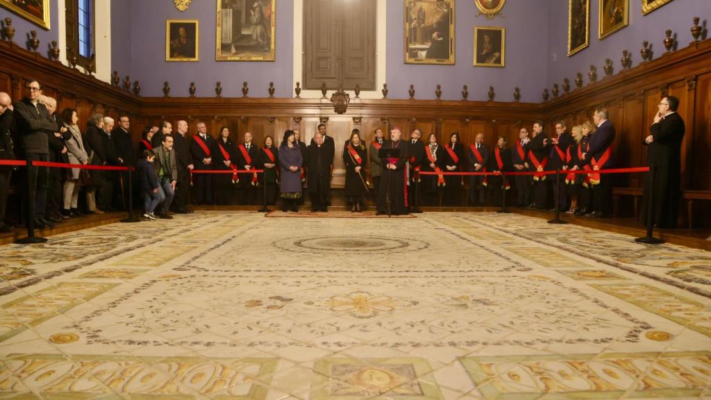 La corporación municipal, durante la inauguración de la Sala Capitular de la Seo.