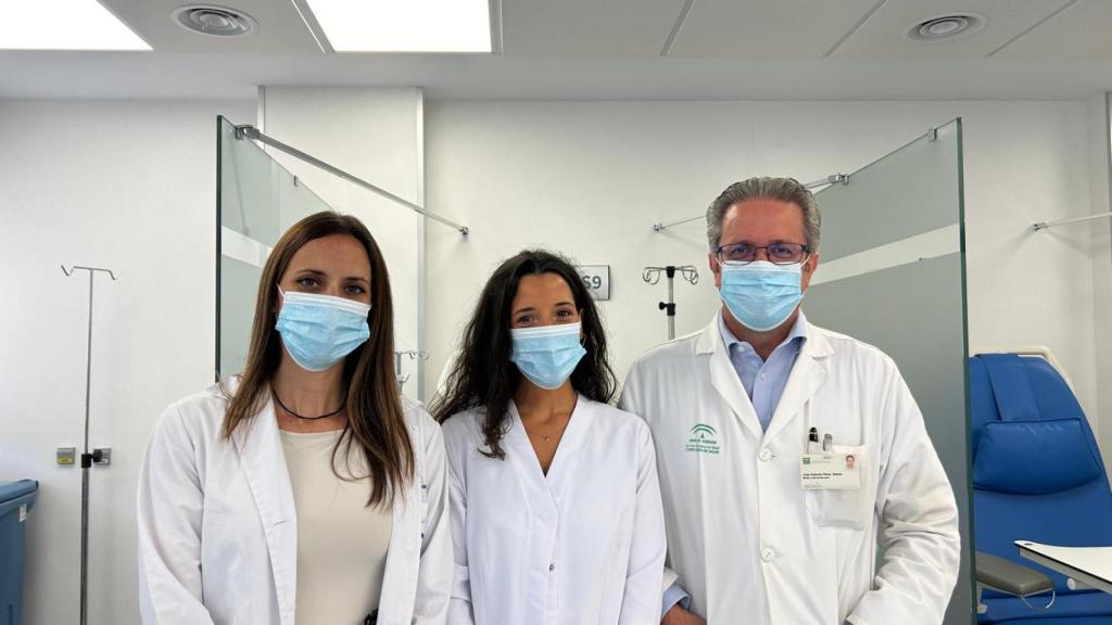 Raquel junto a José Antonio y la doctora Piñero Pinto