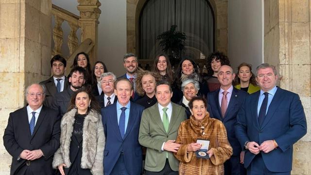 Alumni recibe la Medalla de la Universidad de Salamanca