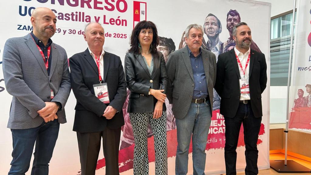 La ministra de Igualdad, junto a cargos regionales de UGT CyL en el noveno congreso celebrado en Zamora