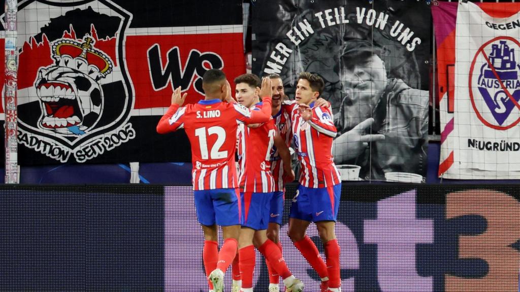 Los jugadores del Atlético de Madrid celebran un gol ante el Salzburgo.