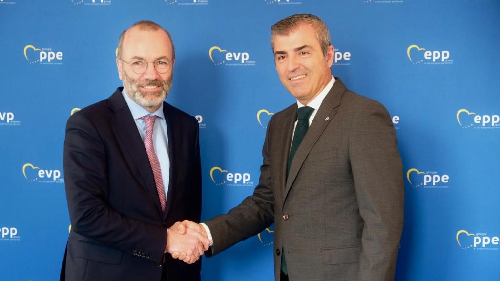 Manfred Weber, presidente del Partido Popular Europeo, reunido en Bruselas con Manolo Domínguez, vicepresidente de Canarias.