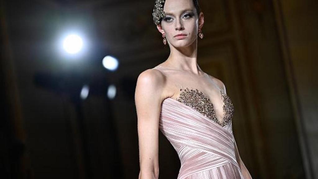 Silueta del desfile de Alta Costura de Giorgio Armani Privé.