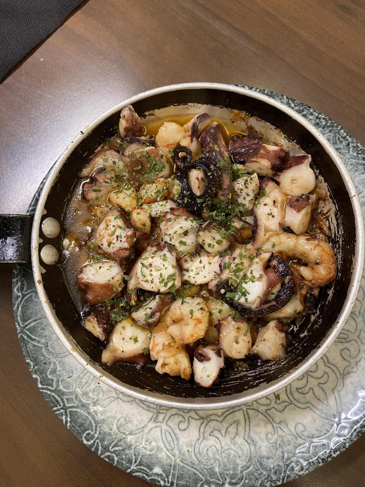 'Tixola' de pulpo y gambas, uno de los clásicos de O Piorno.