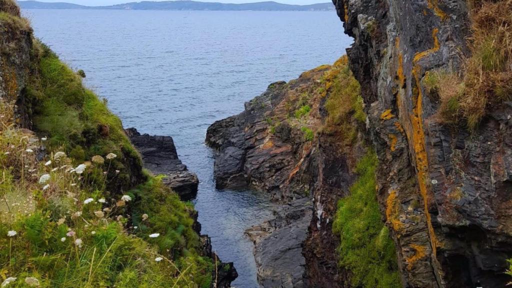 Furnas y cuevas marinas en Punta Montalvo