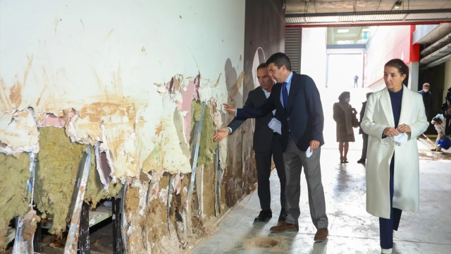 Carlos Mazón en una zona afectada, en una imagen de archivo. EE