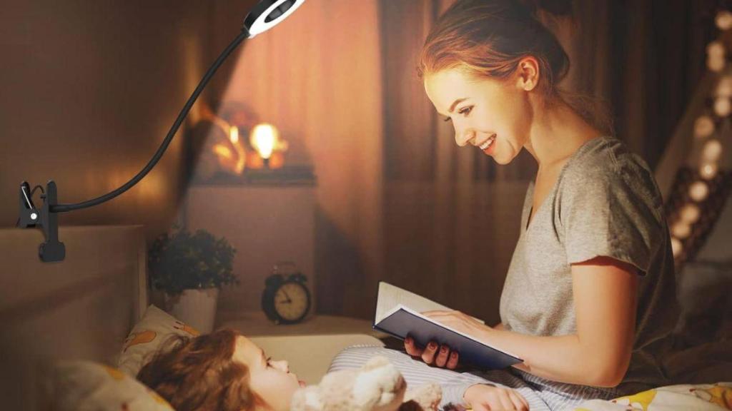 Este es el truco definitivo (y rebajado) para leer por la noche sin dejarte la vista ni molestar a nadie