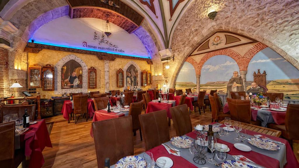 Uno de los comedores del Restaurante El Alboroque de Portillo