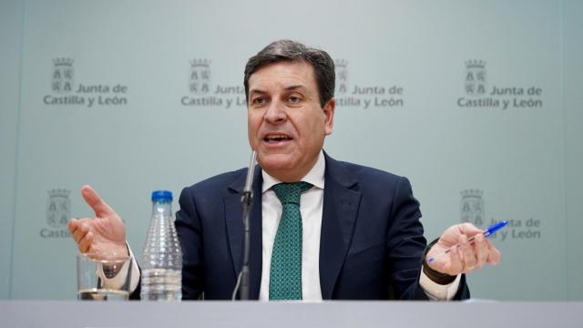 El consejero de Economía y Hacienda y portavoz de la Junta, Carlos Fernández Carriedo, durante la rueda de prensa posterior al Consejo de Gobierno de este jueves