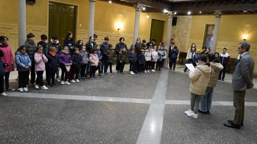 Visita de los alumnos del colegio Maristas en el Día de la Paz