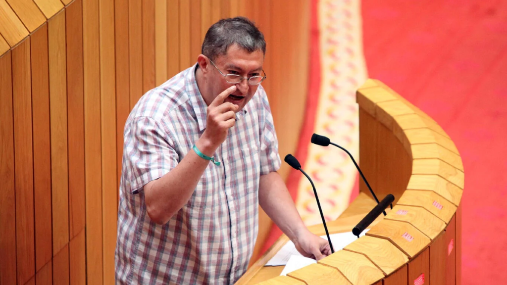 En la imagen, Xabier Ron se pronuncia en el Parlamento gallego.