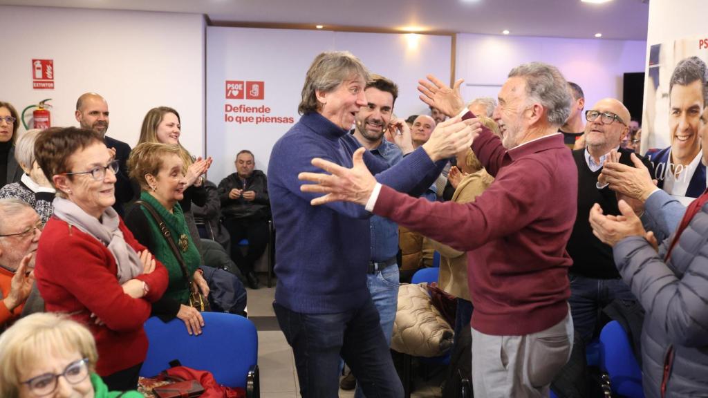 El secretario general electo del PSOE de Castilla y León, Carlos Martínez, mantiene un encuentro con la militancia de Zamora. Le acompaña el diputado y secretario provincial del P