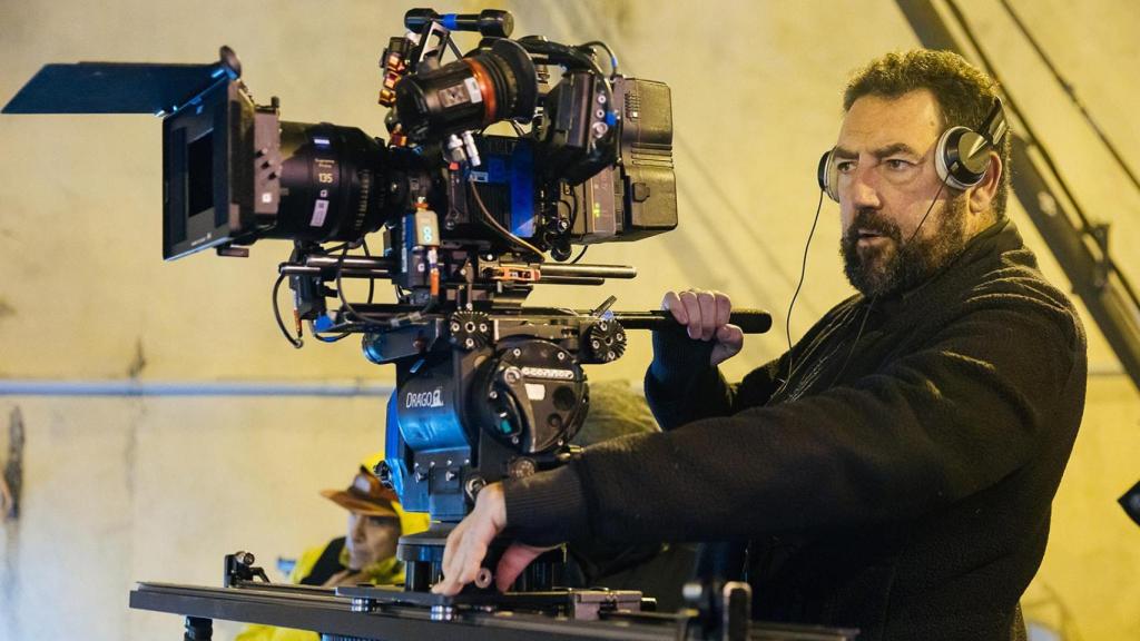 Daniel Calparsoro, en el rodaje de 'Mikaela'. Foto: Volvoreta / The Walt Disney Company