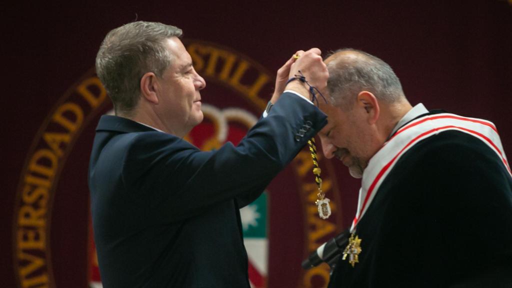 Emiliano García-Page y el rector de la Universidad de Castilla-La Mancha, Julián Garde.