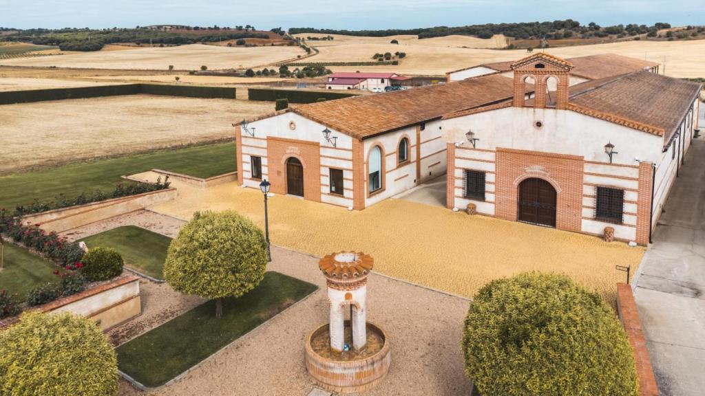 Fachada de la bodega en la DO Toro.