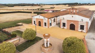 Fachada de la bodega en la DO Toro.