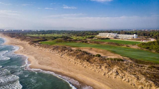 Descubre 6 destinos turísticos con microclima (en la imagen, vistas del Parador de El Saler)