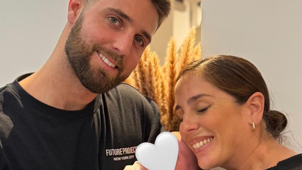 David Rodríguez y Anabel Pantoja junto a la pequeña Alma, en una imagen de sus redes sociales.