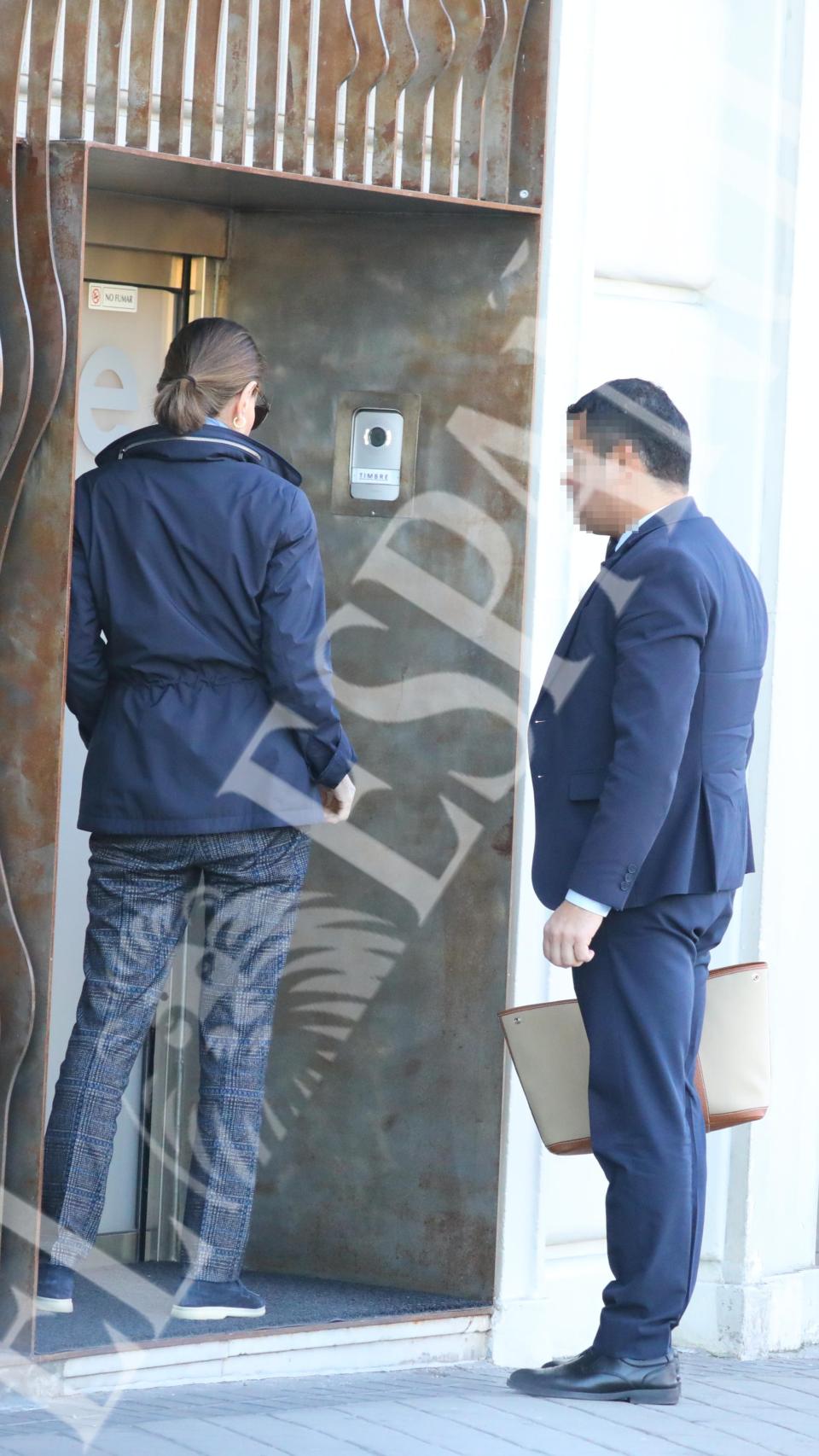 Isabel Preysler en la puerta de la peluquería Peque, este pasado viernes, día 31.