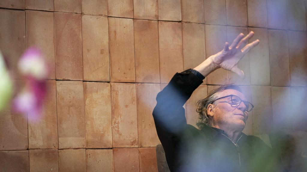 Nacho Duato, muy expresivo, durante la conversación con EL ESPAÑOL.