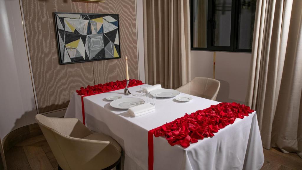 Mesa para dos en uno de sus salones privados.