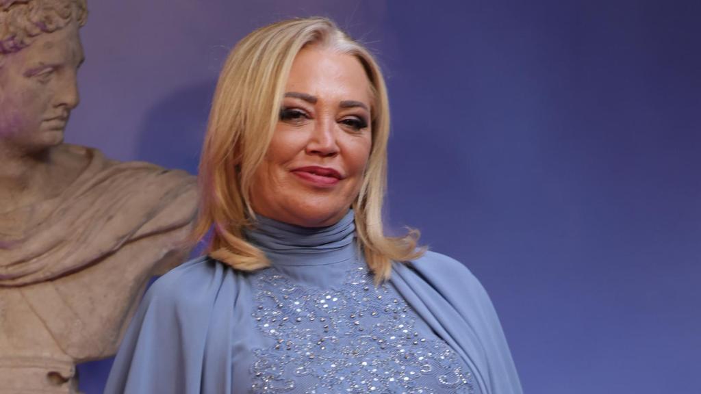 Belén Esteban apoya a su amiga.