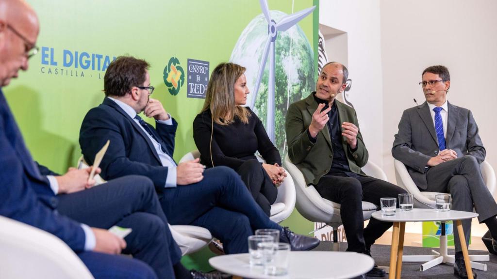 Mesa 'Retos que existen para integrar los proyectos renovables en Castilla-La Mancha, la ordenación del territorio y la redistribución de la riqueza'.