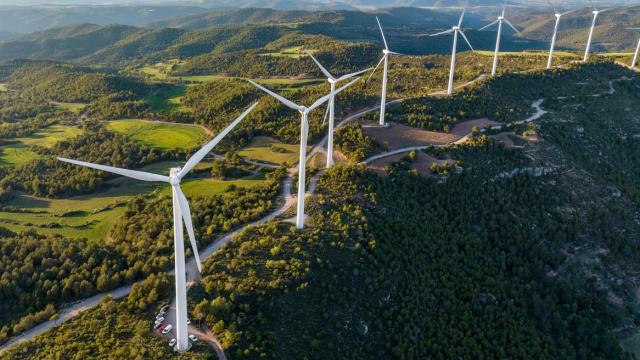 Fotografía de aerogeneradores en España.