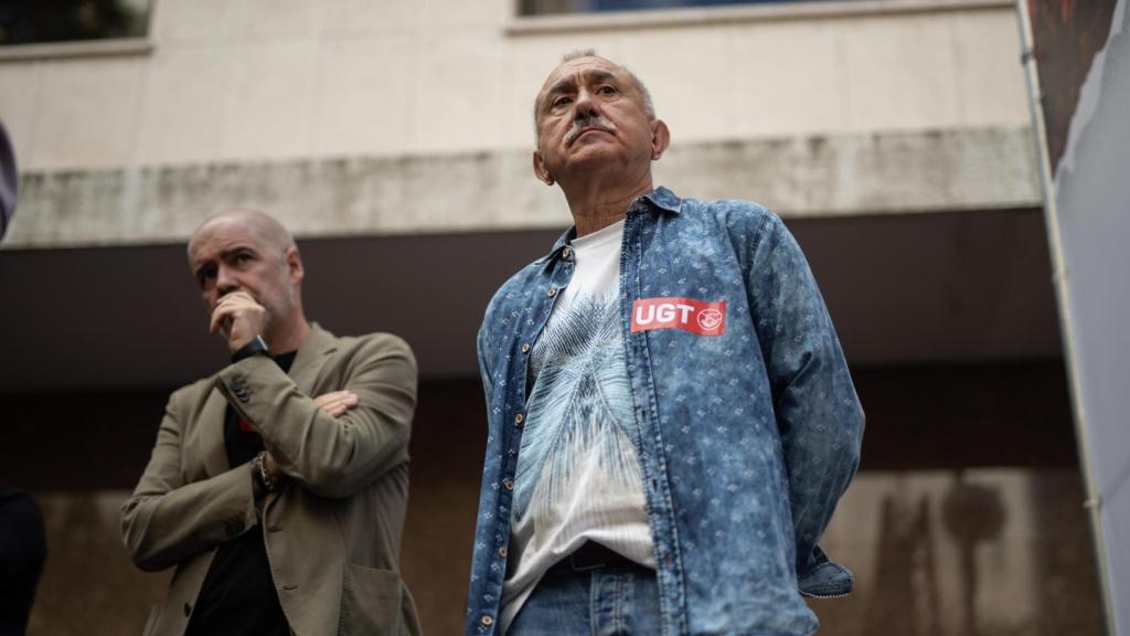 El secretario general de CCOO, Unai Sordo (i), y el secretario general de UGT, Pepe Álvarez (d).