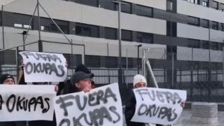 Una protesta contra los okupas de Carabanchel.