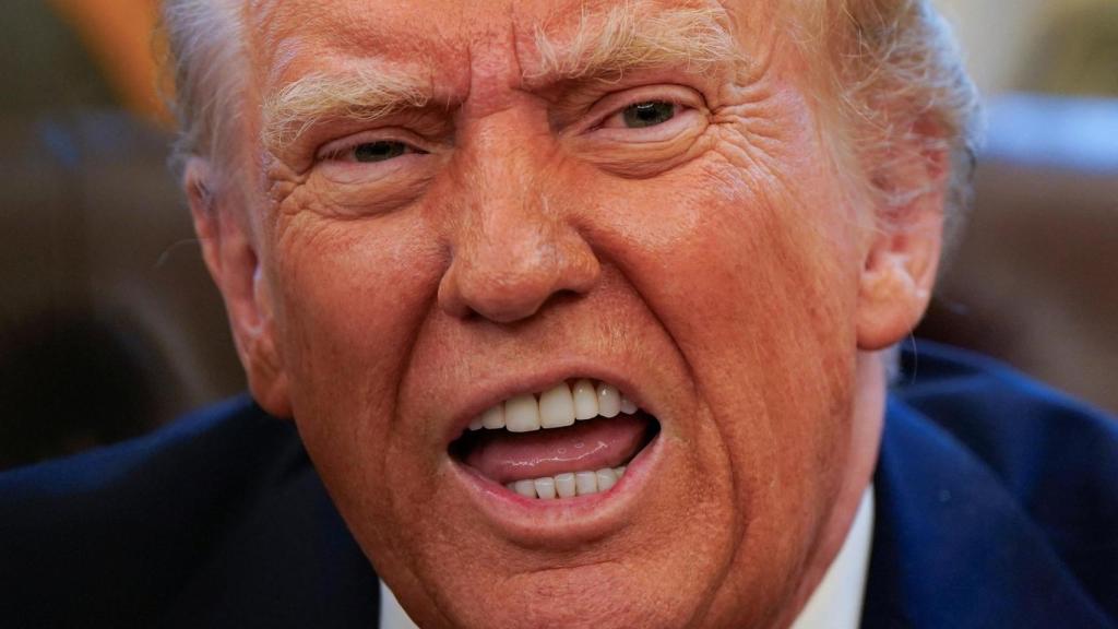 Donald Trump durante una firma de órdenes ejecutivas en Washington.