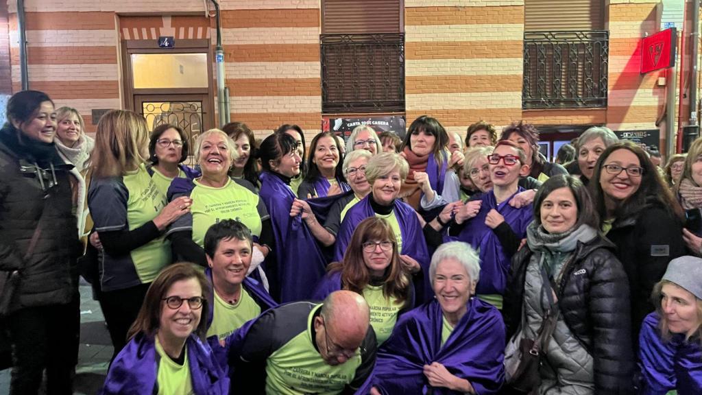 Rozalén junto a los miembros de la Asociación