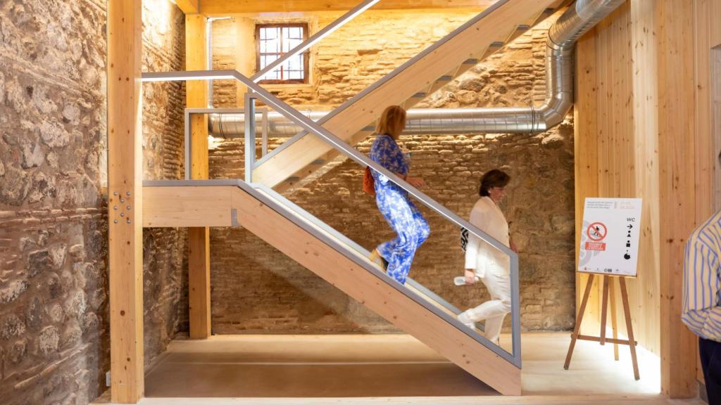 En el conjunto de la intervención la madera tiene un papel protagonista.