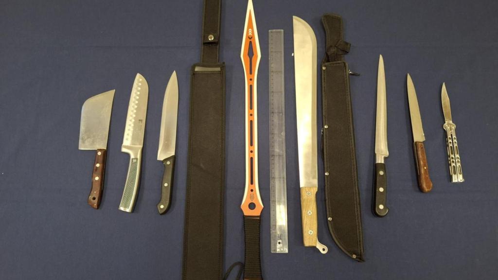 Arsenal de armas blancas incautadas a la banda