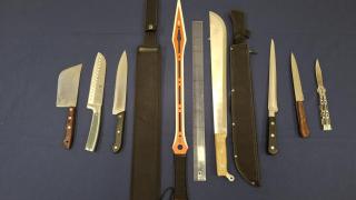 Arsenal de armas blancas incautadas a la banda