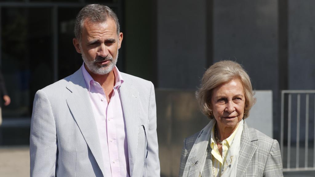 El rey Felipe VI con la reina Sofía, en una imagen de archivo.
