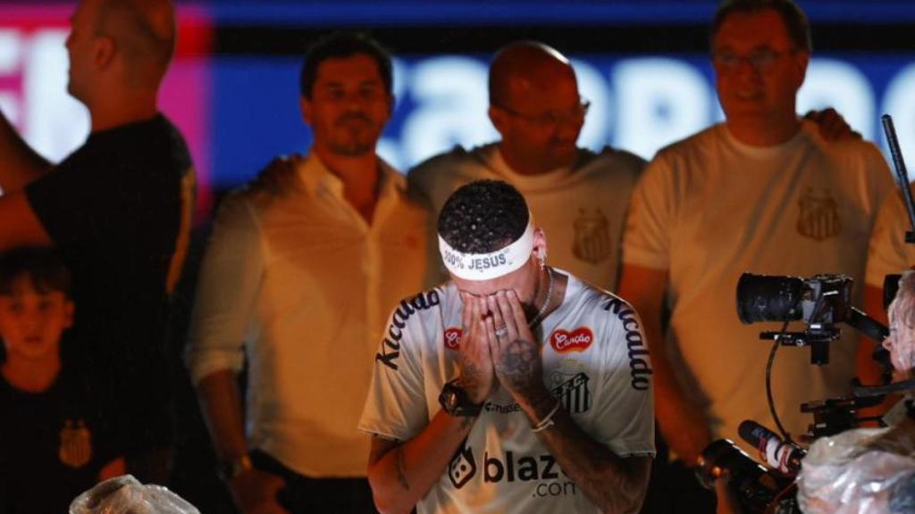 Neymar llora durante su presentación como jugador del Santos